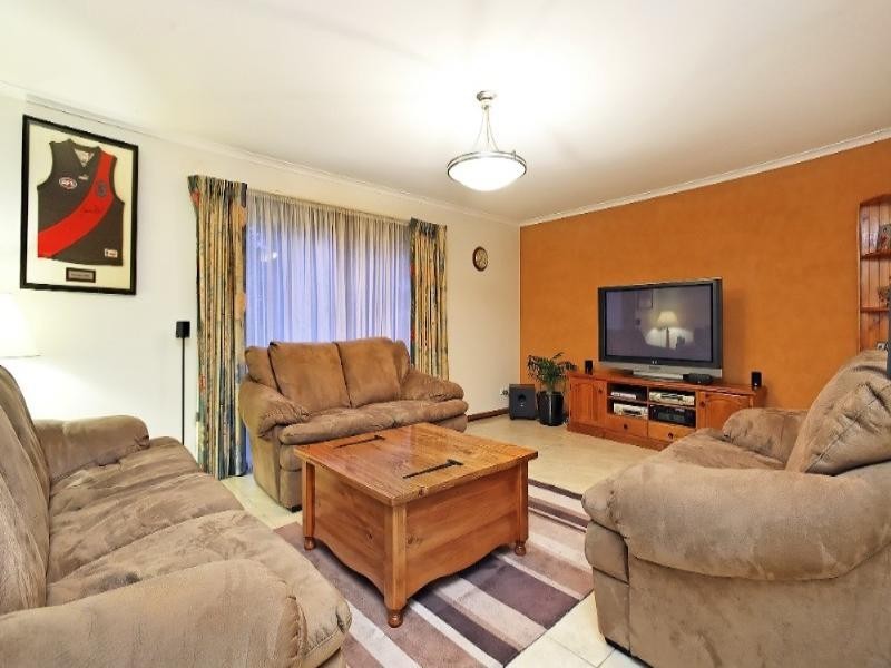 10 Robina Court, Rowville VIC 3178