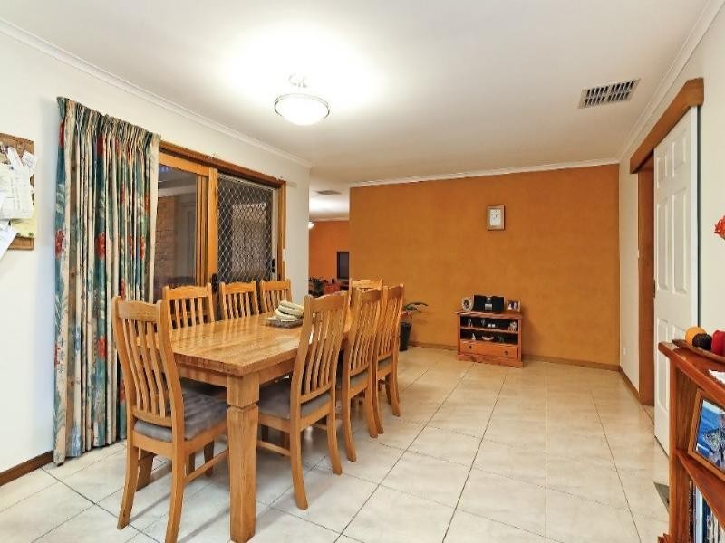 10 Robina Court, Rowville VIC 3178