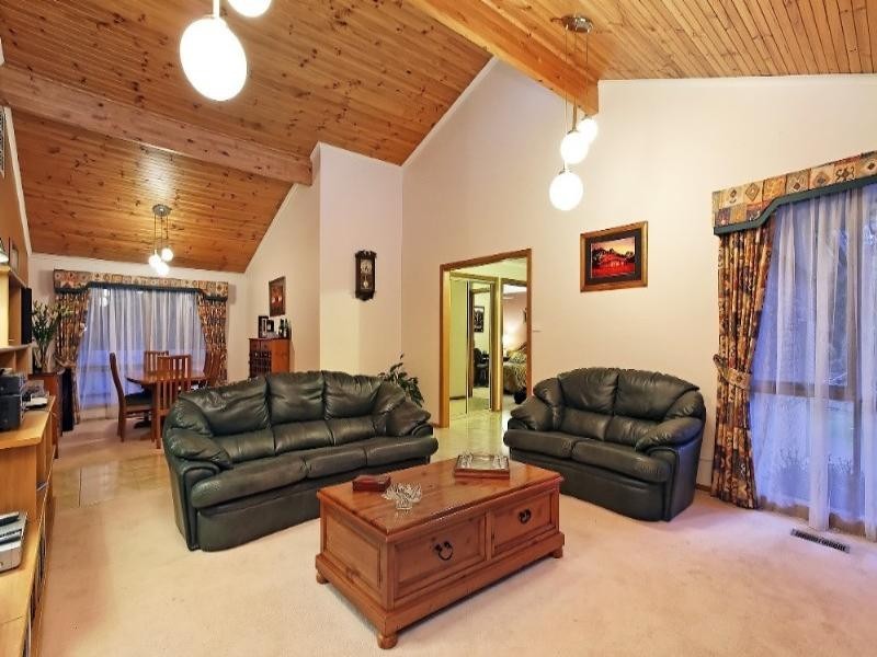 10 Robina Court, Rowville VIC 3178