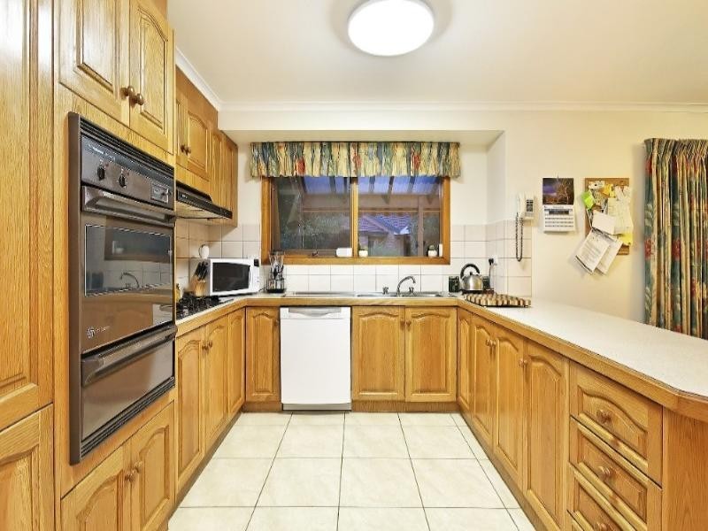 10 Robina Court, Rowville VIC 3178