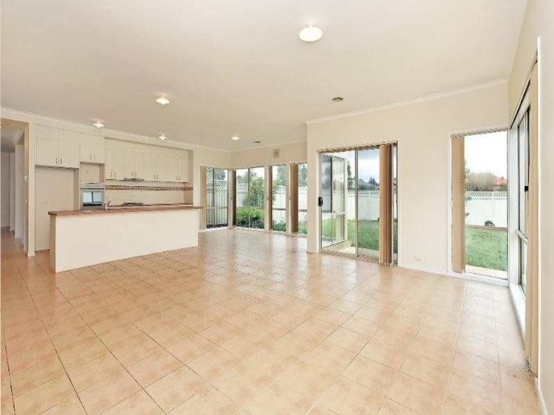17 Hopkins Pass, Pakenham VIC 3810