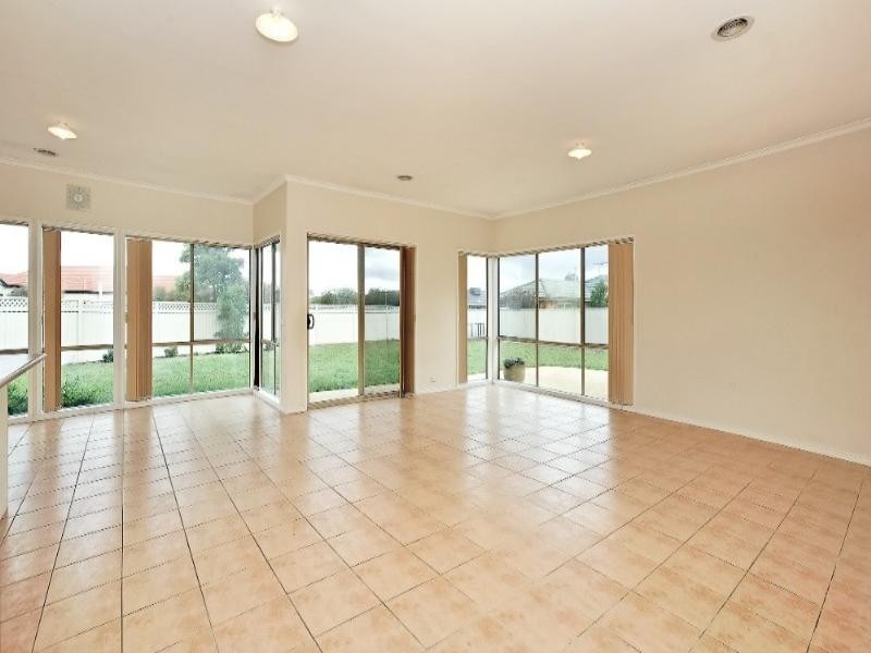 17 Hopkins Pass, Pakenham VIC 3810