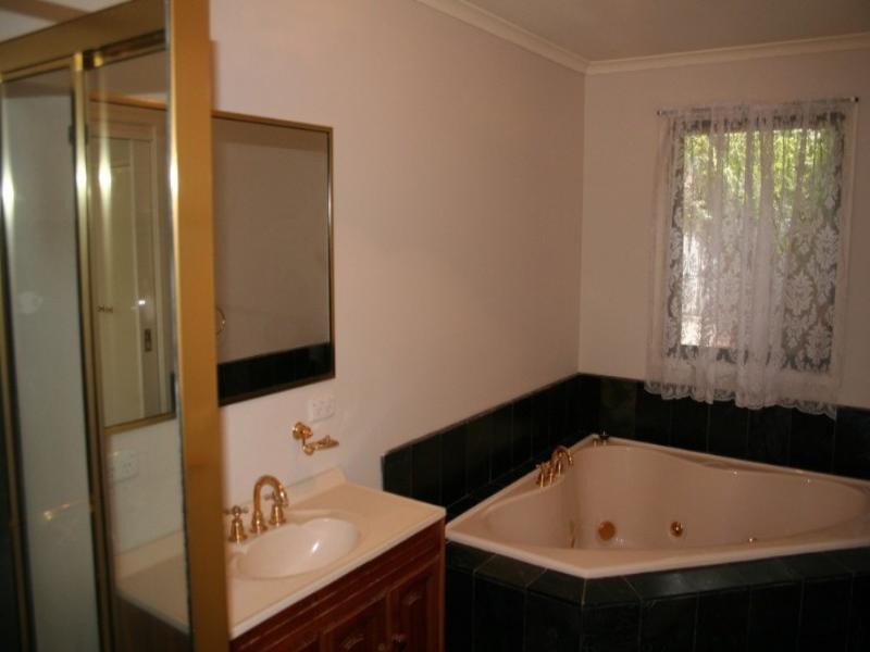 156 Taylors Lane, Rowville VIC 3178