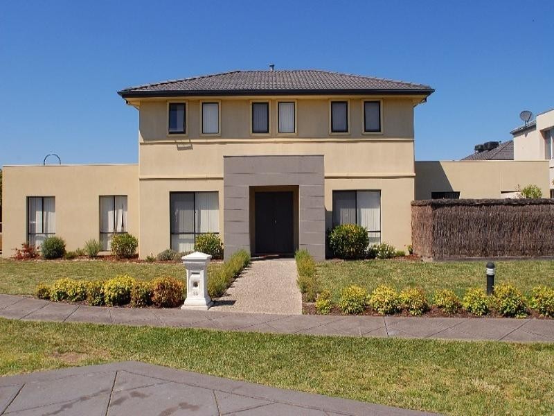 95 Sovereign Manors Crescent, Rowville VIC 3178