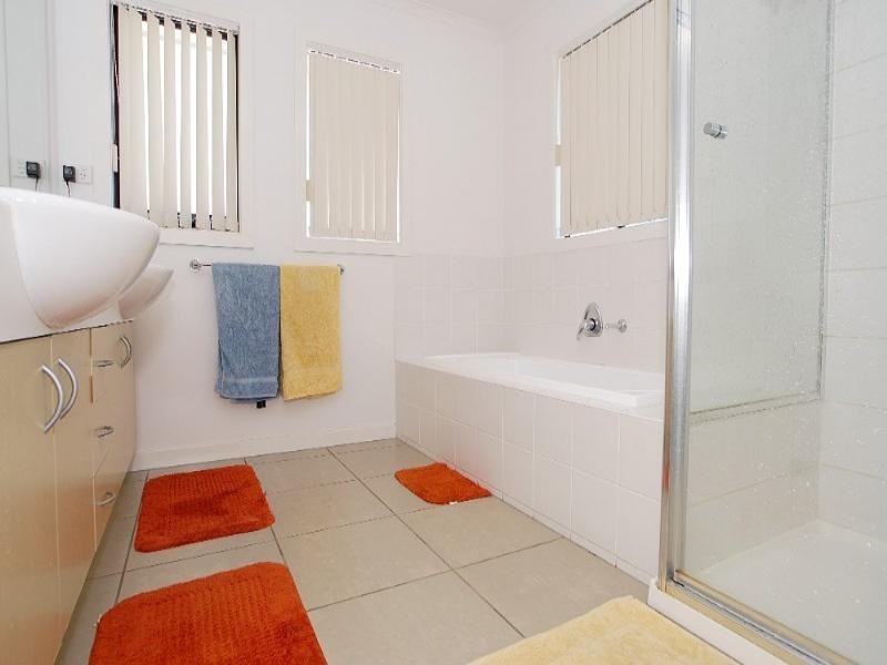 95 Sovereign Manors Crescent, Rowville VIC 3178