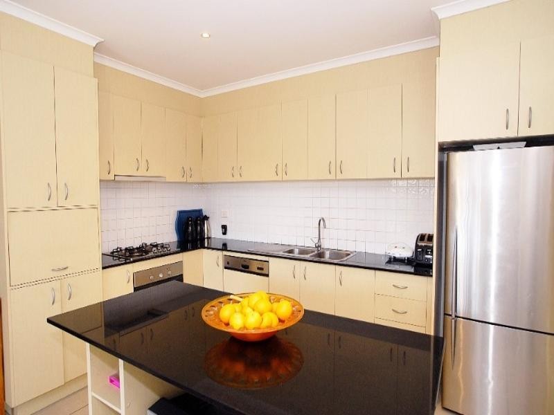 95 Sovereign Manors Crescent, Rowville VIC 3178