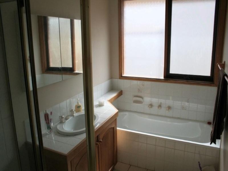 185 Dandelion Drive, Rowville VIC 3178