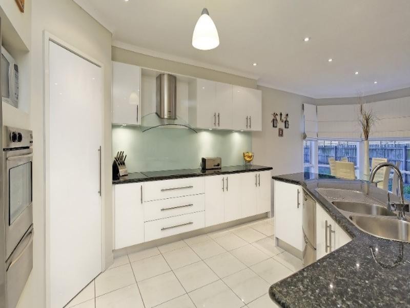 11 Hodges Close, Rowville VIC 3178