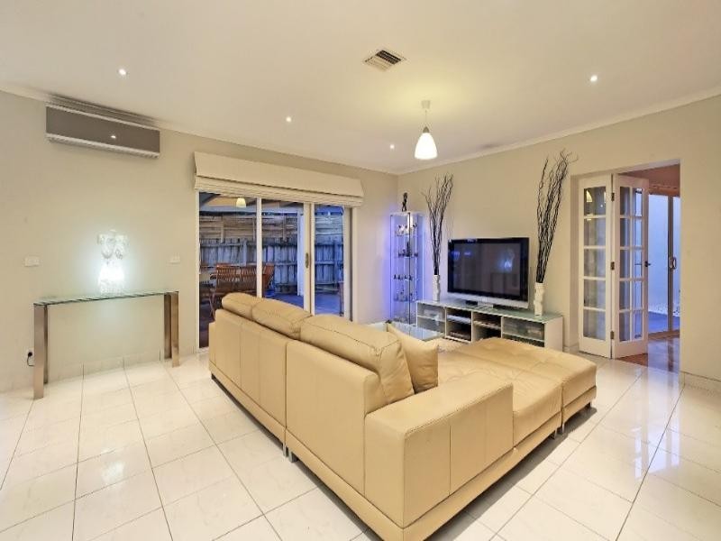 11 Hodges Close, Rowville VIC 3178