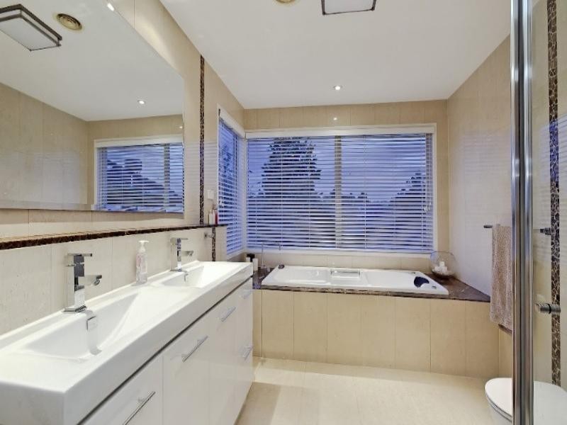 11 Hodges Close, Rowville VIC 3178