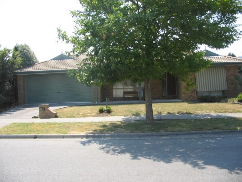 15 Liviana Drive, Rowville VIC 3178