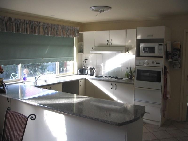 8 Liviana Drive, Rowville VIC 3178