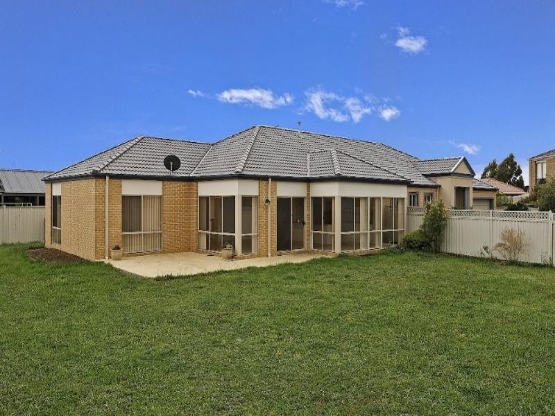 17 Hopkins Pass, Pakenham VIC 3810