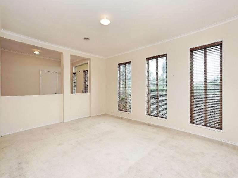 17 Hopkins Pass, Pakenham VIC 3810