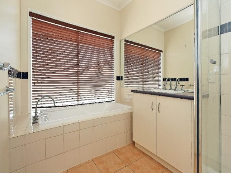 17 Hopkins Pass, Pakenham VIC 3810