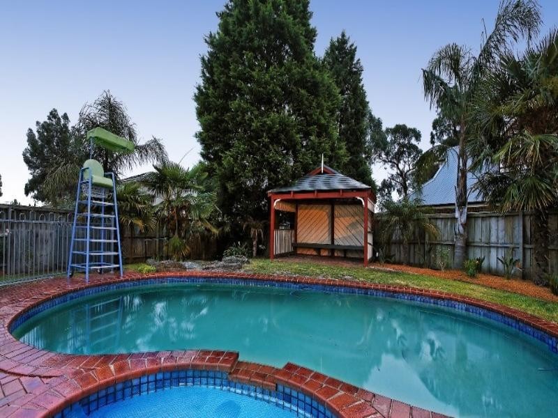 5 Ruby Close, Rowville VIC 3178