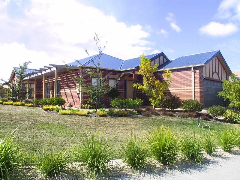 30 Sovereign Crest Boulevard, Rowville VIC 3178