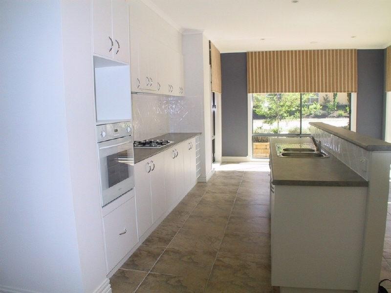 30 Sovereign Crest Boulevard, Rowville VIC 3178