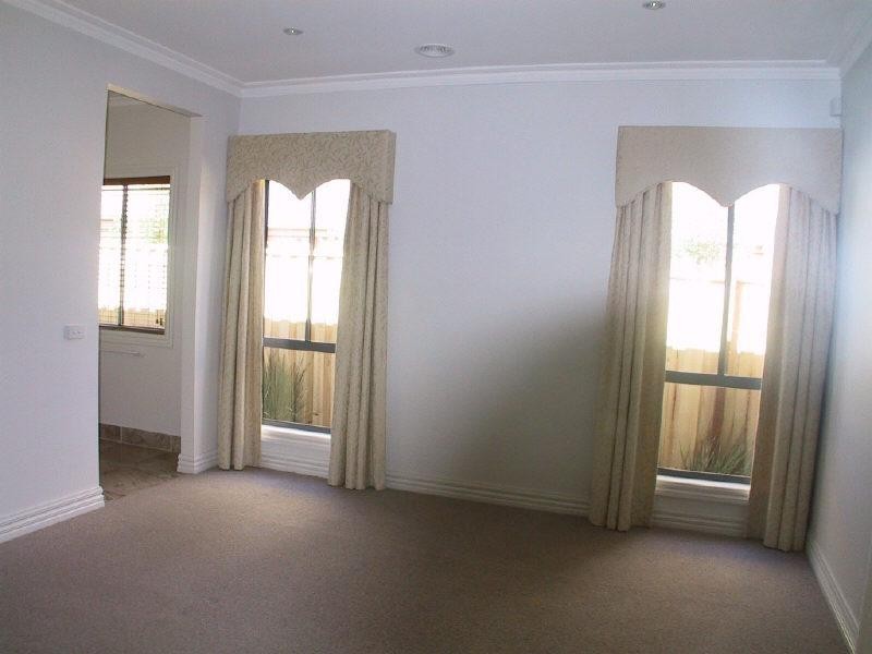 30 Sovereign Crest Boulevard, Rowville VIC 3178