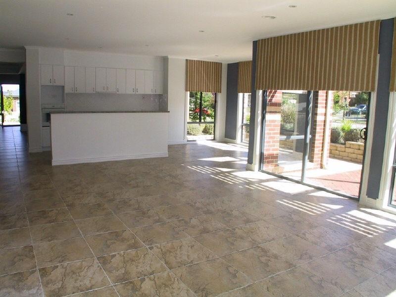 30 Sovereign Crest Boulevard, Rowville VIC 3178