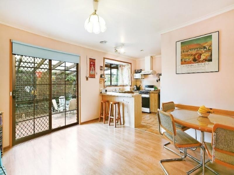 2 Prior Court, Rowville VIC 3178