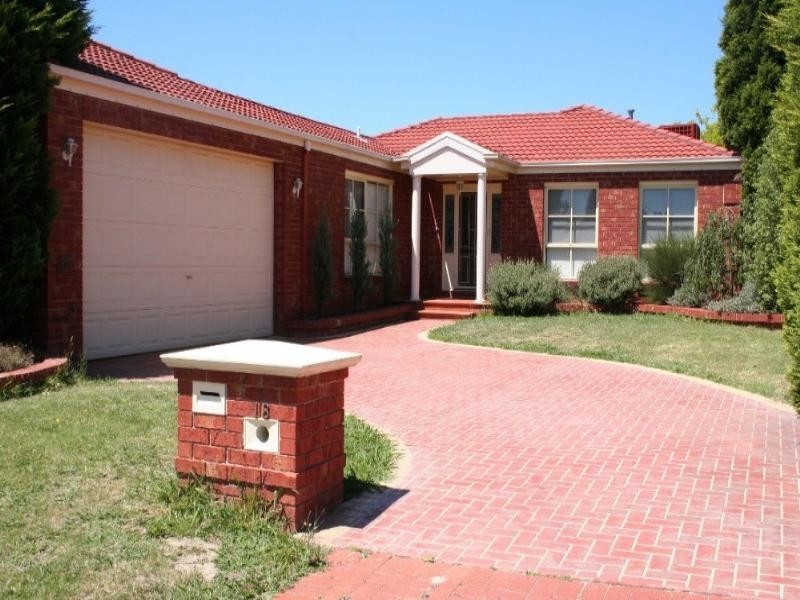 18 Brooklyn Bay Close, Rowville VIC 3178