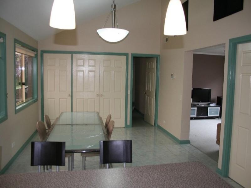 18 Brooklyn Bay Close, Rowville VIC 3178