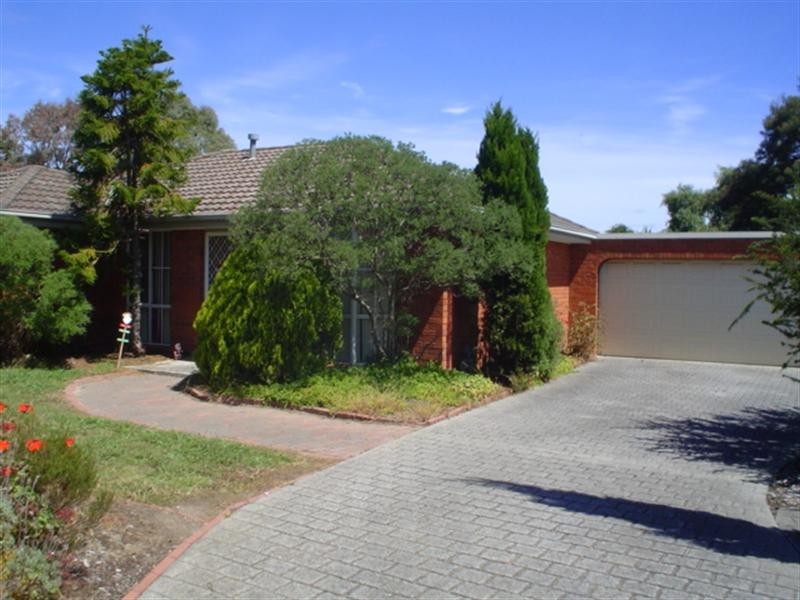 2 Fernlea Avenue, Rowville VIC 3178