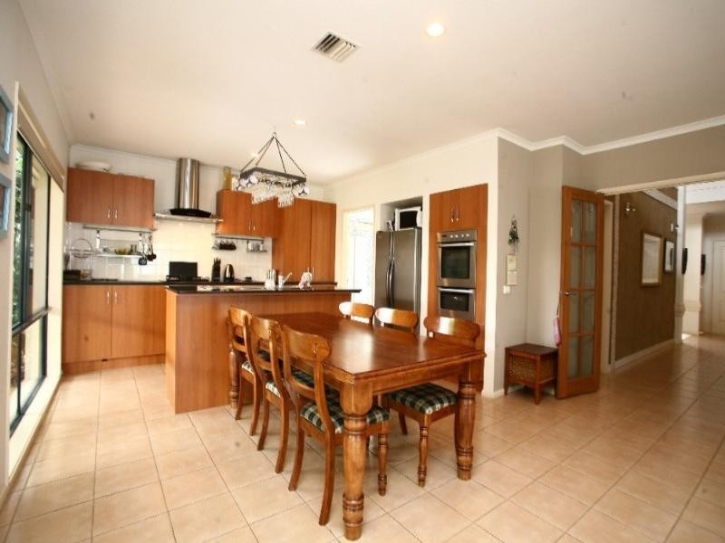 6 Irons Close, Rowville VIC 3178