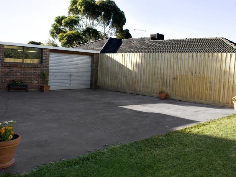 13 Turramurra Drive, Rowville VIC 3178