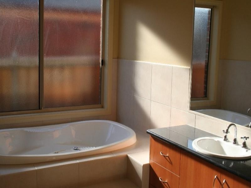 115 Robinswood Parade, Narre Warren South VIC 3805