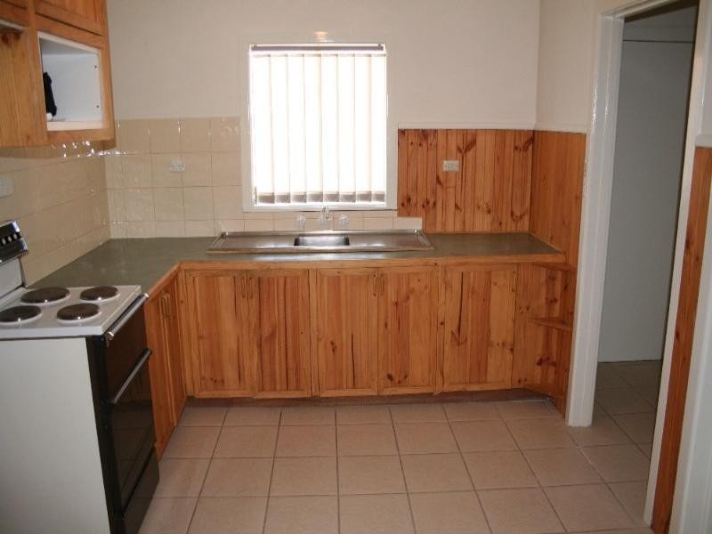 8 Parer Street, Frankston VIC 3199