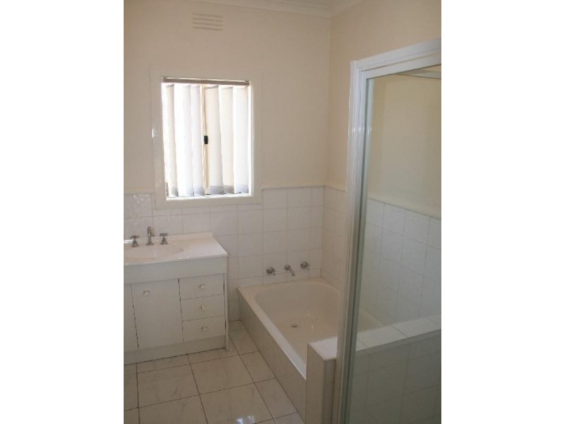 8 Parer Street, Frankston VIC 3199