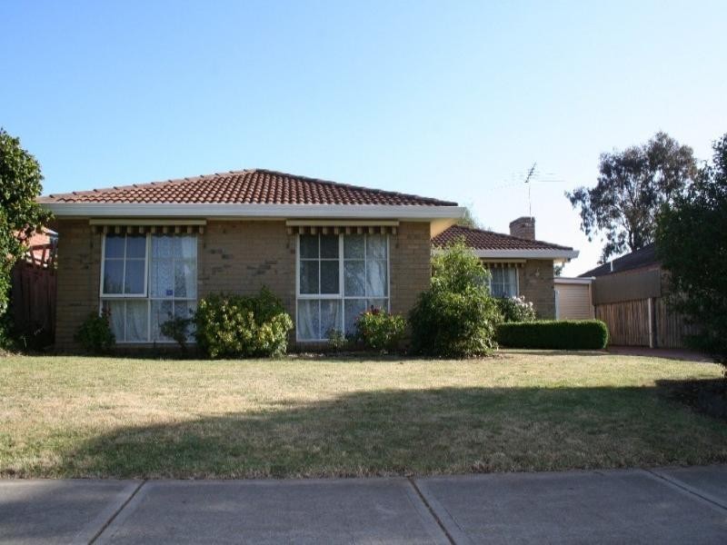 18 Chirnside Road, Berwick VIC 3806