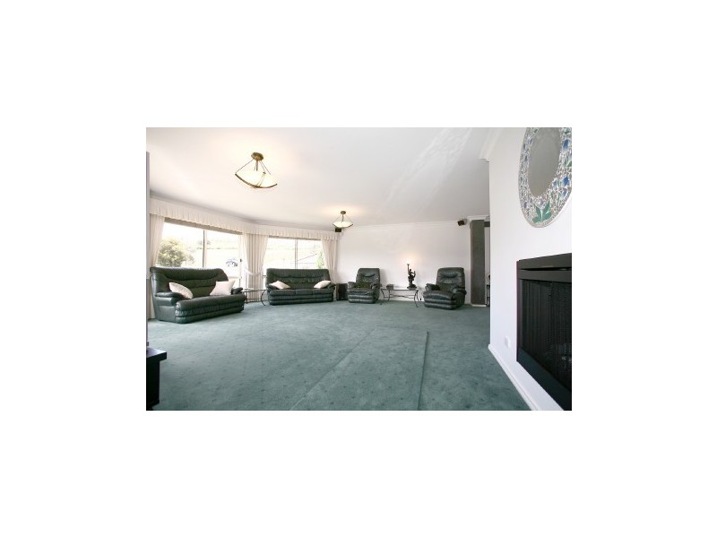 6 Jack Robbie Court, Narre Warren North VIC 3804