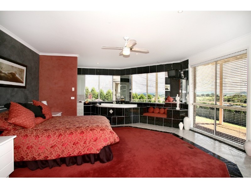 6 Jack Robbie Court, Narre Warren North VIC 3804