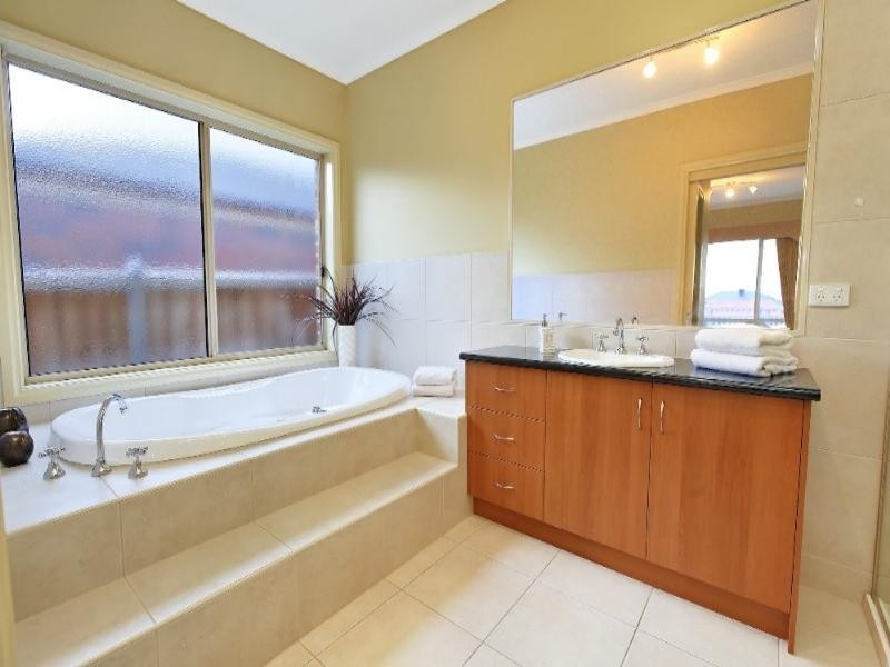 115 Robinswood Parade, Narre Warren South VIC 3805