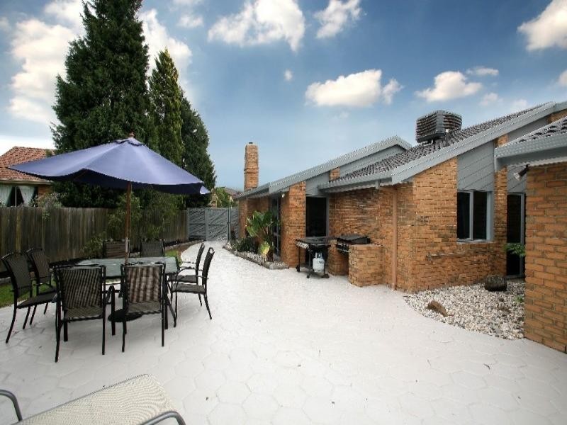 21 St John Place, Rowville VIC 3178