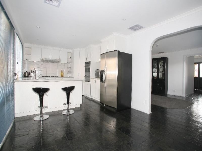 21 St John Place, Rowville VIC 3178