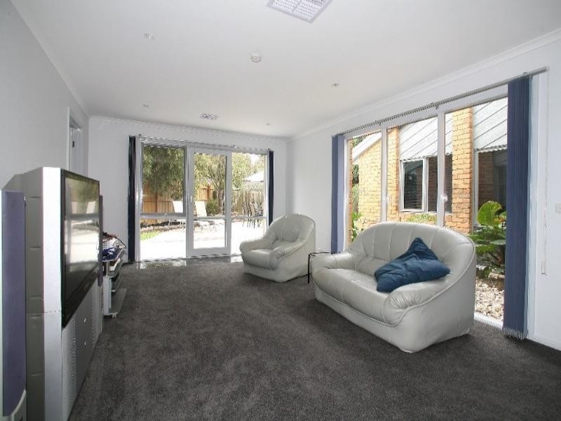 21 St John Place, Rowville VIC 3178