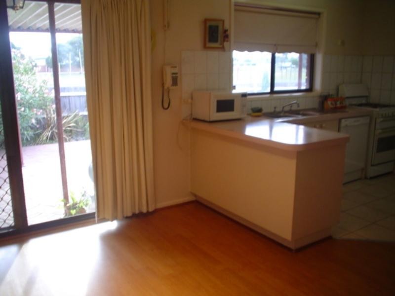 1 Adrian Place, Rowville VIC 3178