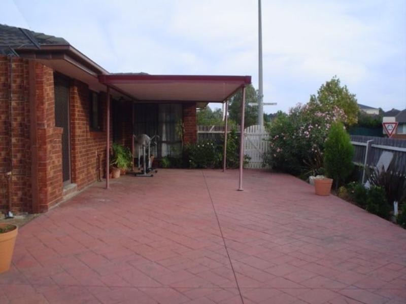 1 Adrian Place, Rowville VIC 3178