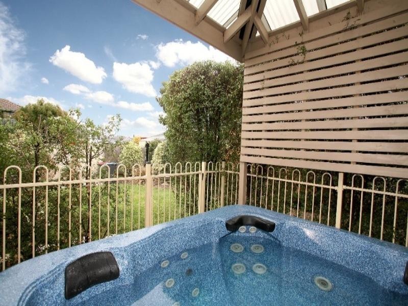 1 Bonaparte Place, Rowville VIC 3178