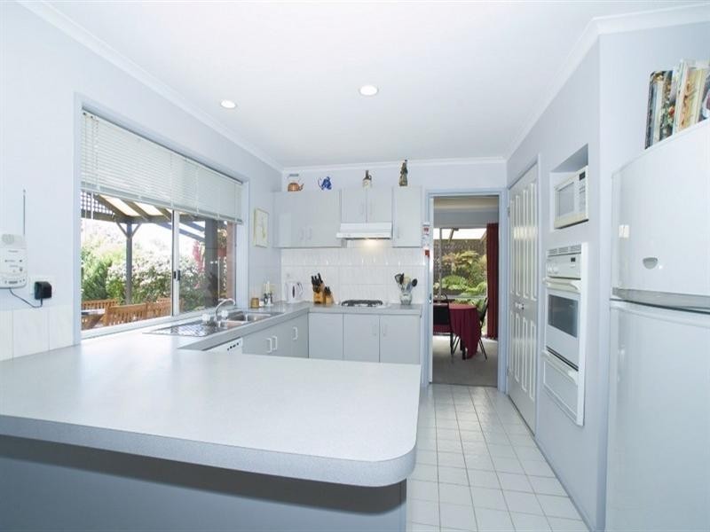 13 Landsborough Avenue, Rowville VIC 3178