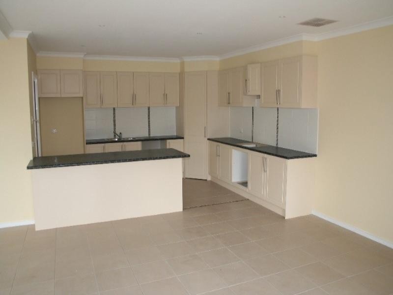 2/12 Deschamp Crescent, Rowville VIC 3178