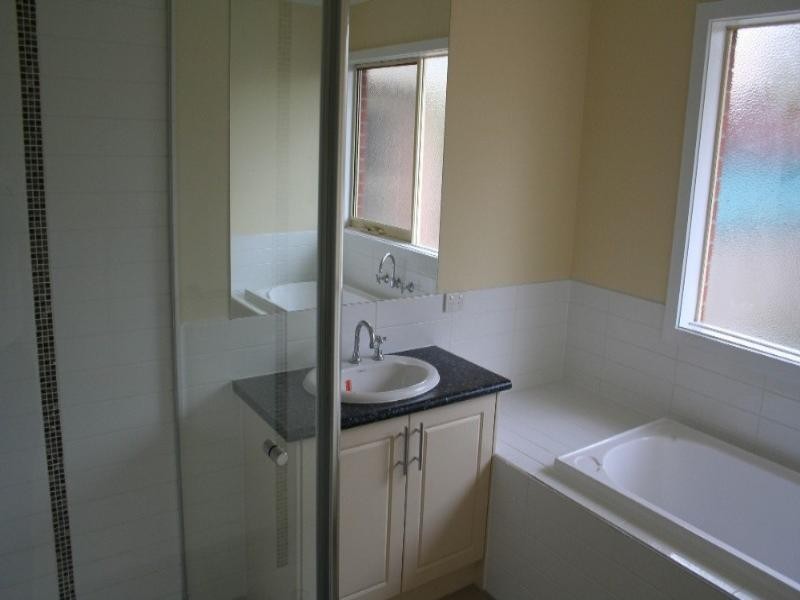 2/12 Deschamp Crescent, Rowville VIC 3178