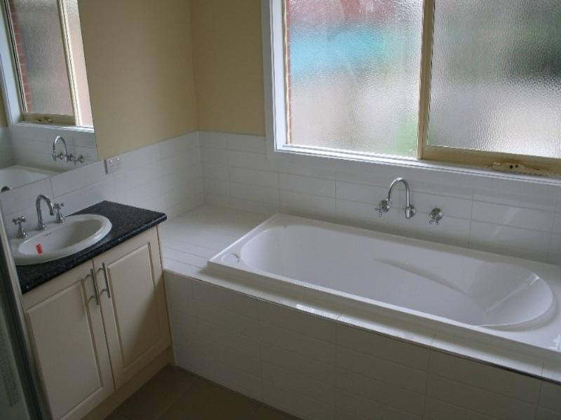 2/12 Deschamp Crescent, Rowville VIC 3178