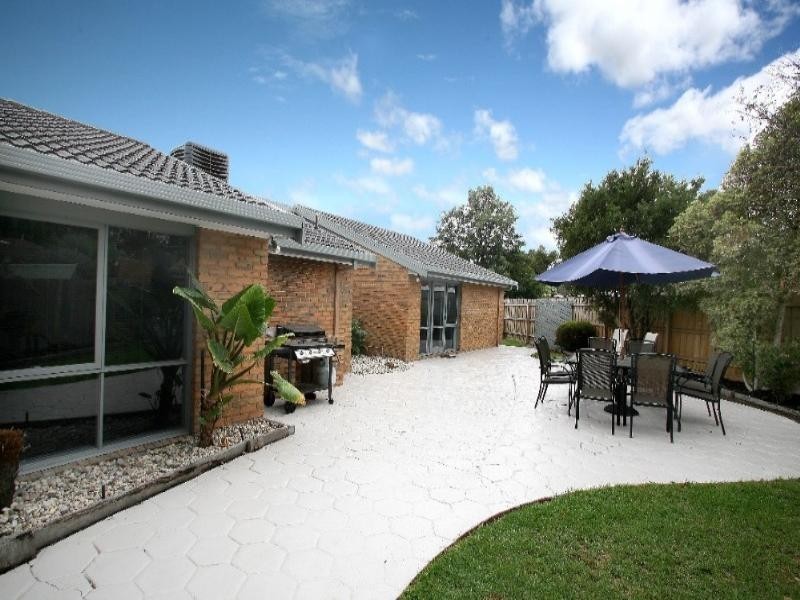 21 St John Place, Rowville VIC 3178