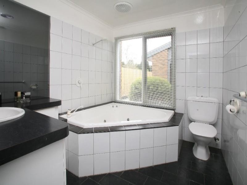 21 St John Place, Rowville VIC 3178