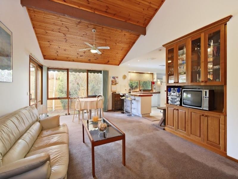 8 Erskine Drive, Rowville VIC 3178